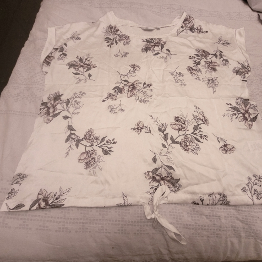Reitmans satin style blouse, size L